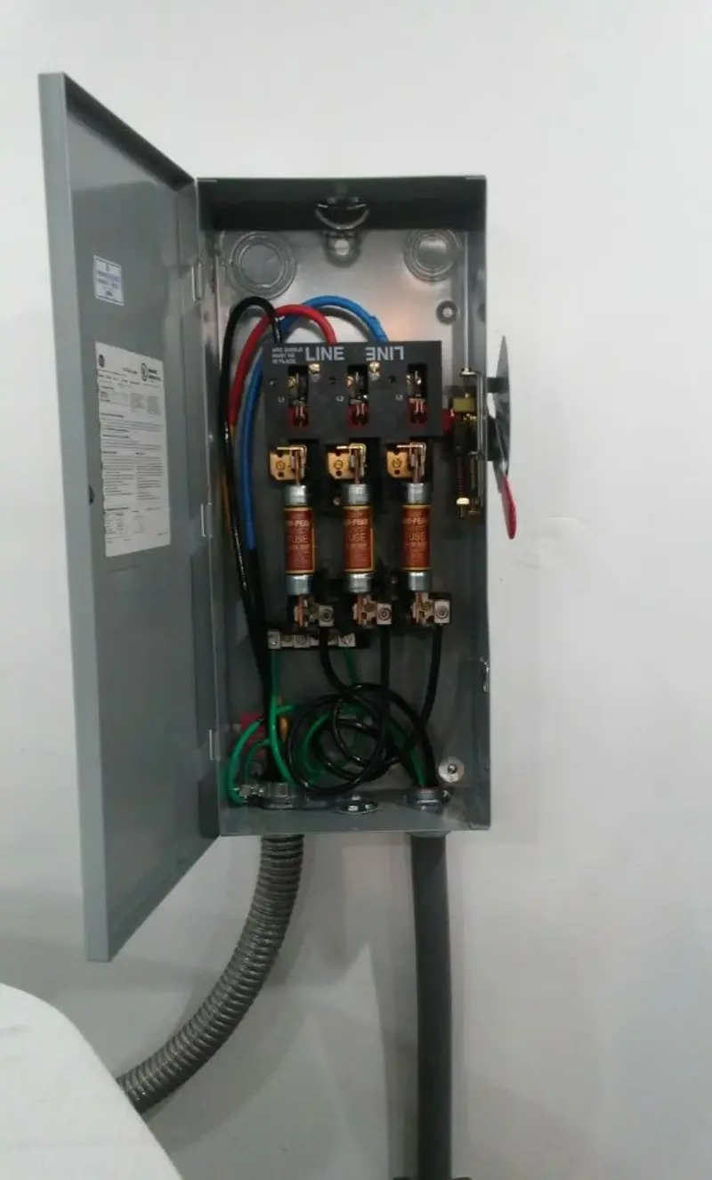 Three-phase disconnect switch installed for Smoke Detector Installation in Albertville